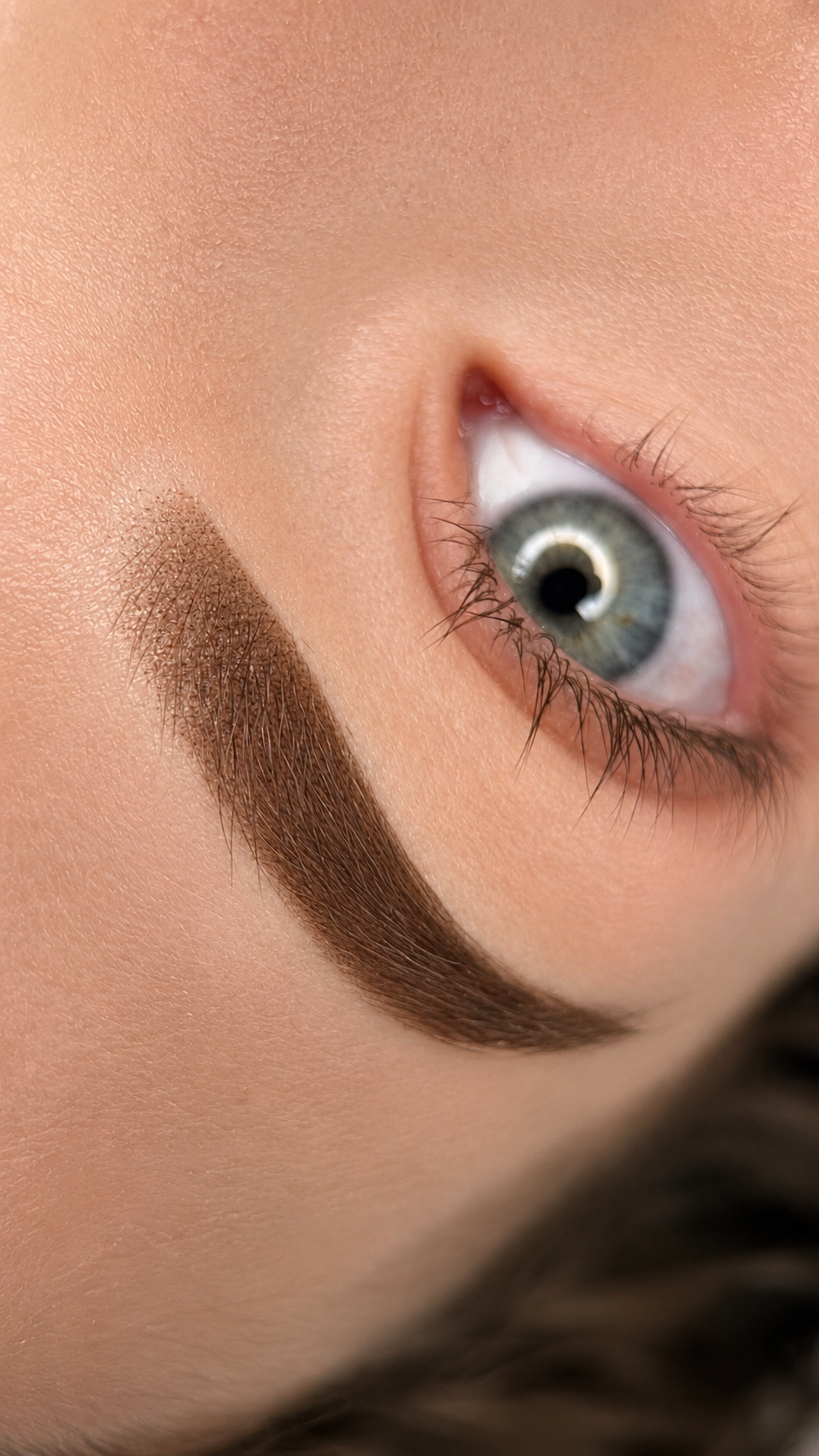Natürliches Powder Brows Permanent Make-up in Grieskirchen